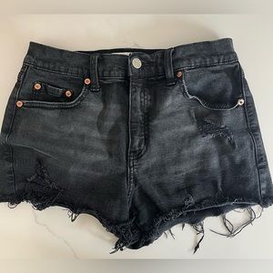 Daze Brand Women’s Black Wash Jean Shorts Inseam “2 Size 26